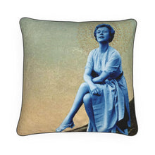 Indlæs billede til gallerivisning Miss Alaska 1922 at Taku Glacier Luxury Pillow