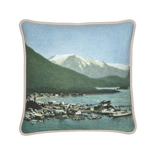Indlæs billede til gallerivisning Alaska Sitka 1930s Silk Pillow
