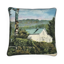 Indlæs billede til gallerivisning Alaska Wrangell Kicksetti Kadasha Totem 1939 Luxury Pillow
